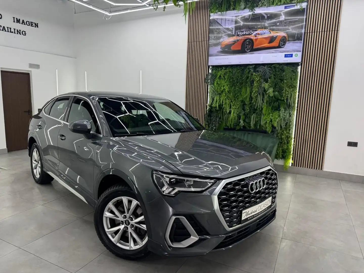 Audi Q3 45 TFSIe S line S-tronic Gris - 1