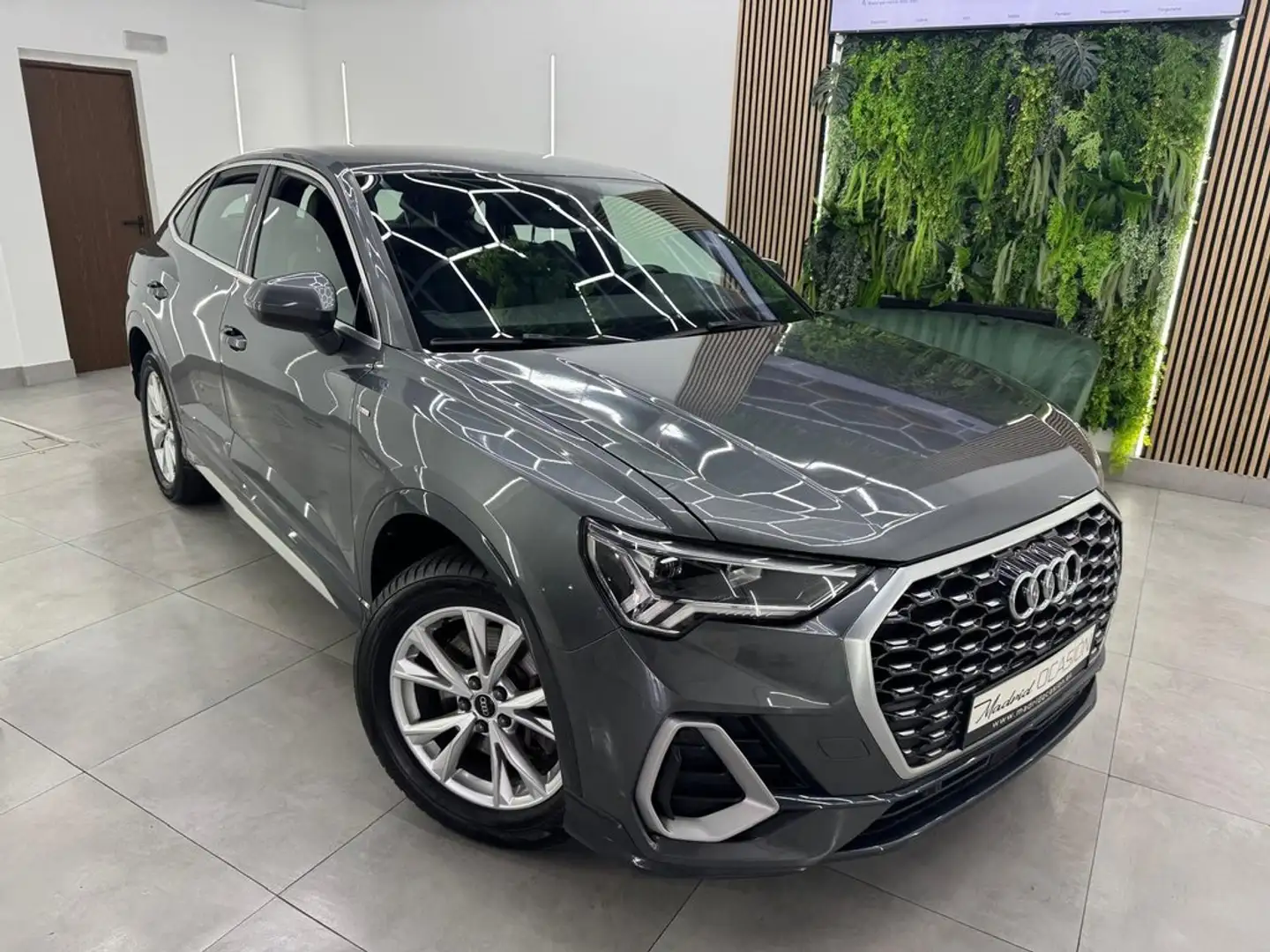 Audi Q3 45 TFSIe S line S-tronic Gris - 2
