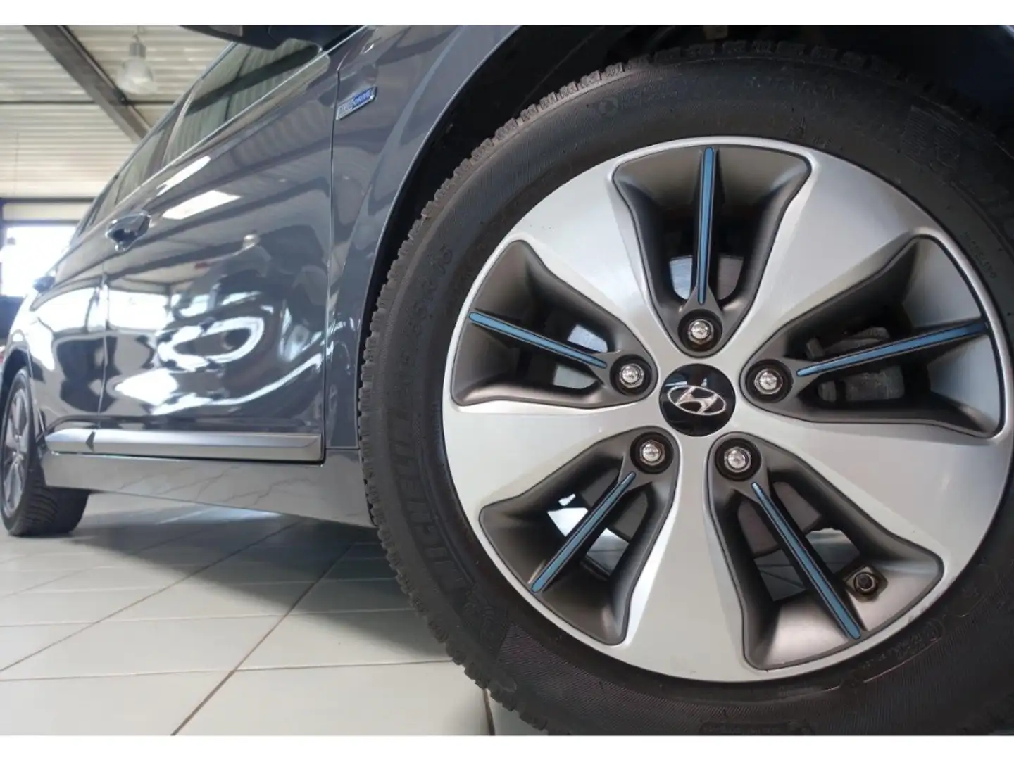 Hyundai IONIQ Premium Plug-In Hybrid 1.6 GDI Leder Navi Grey - 2