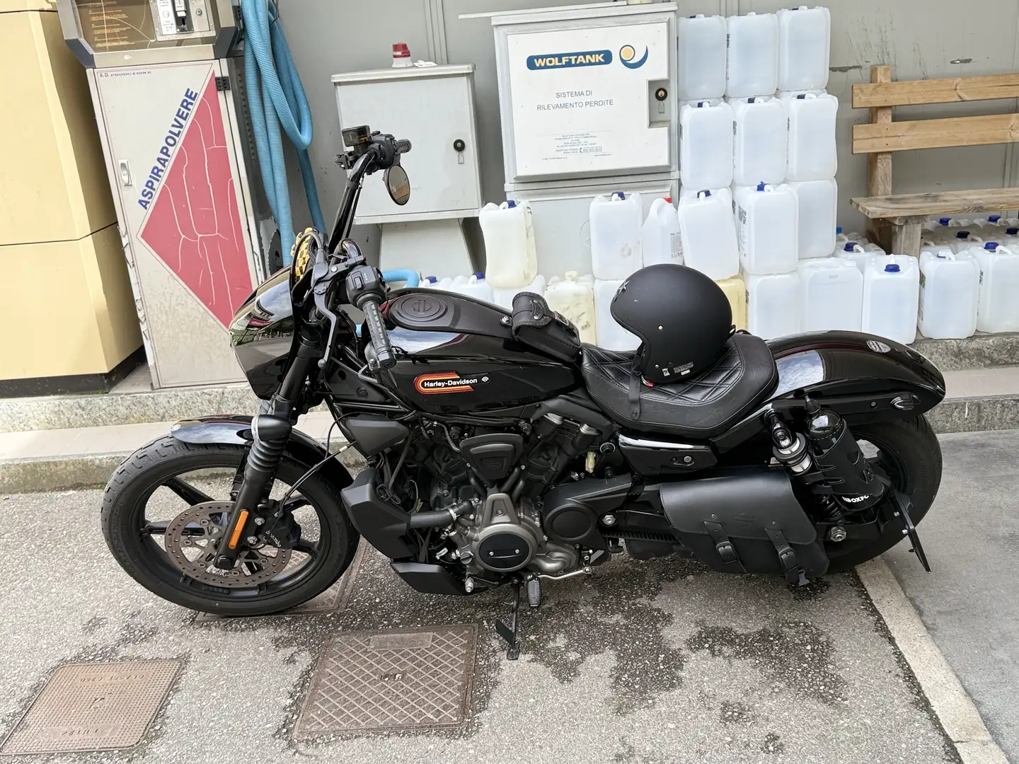 Harley-Davidson Sportster Harley Davidson Nigtster 975 - 2