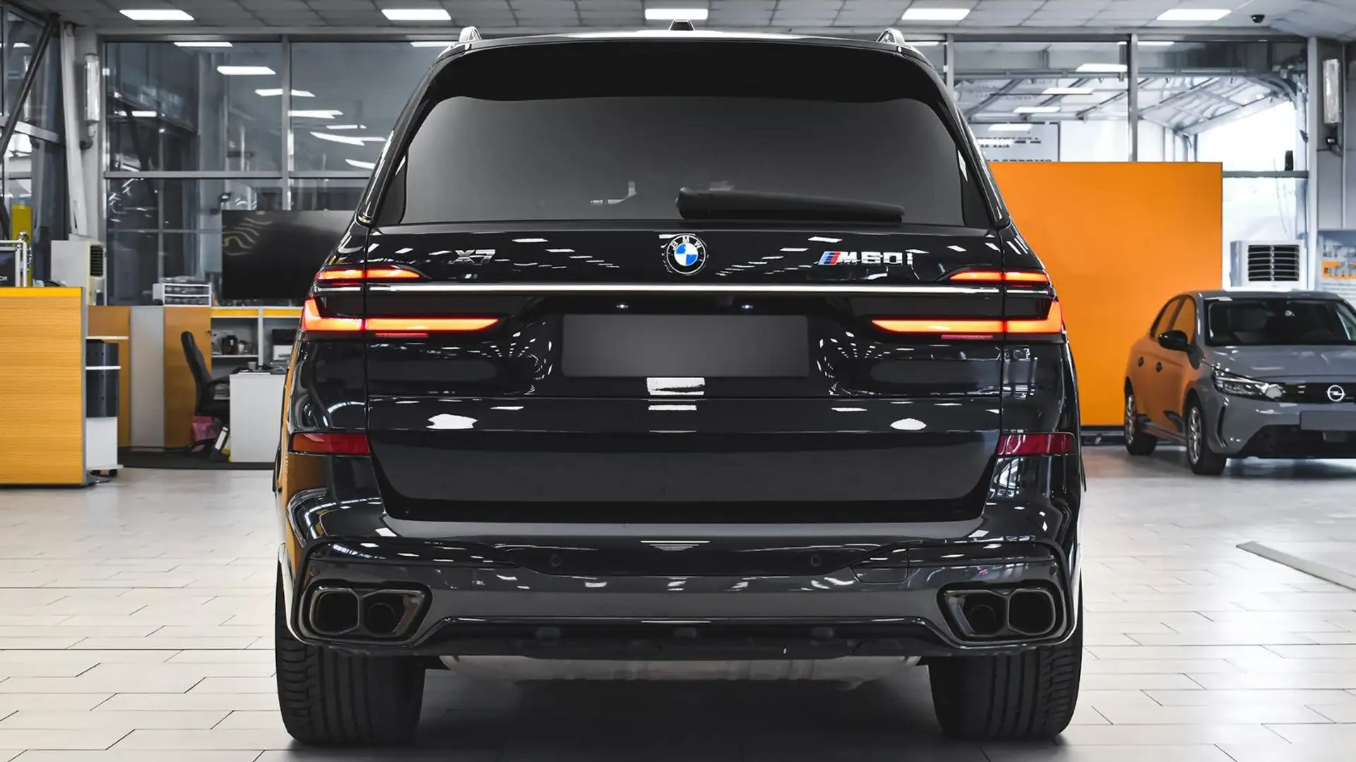 BMW X7 M60i xDrive MHEV Sportautomatic Schwarz - 2