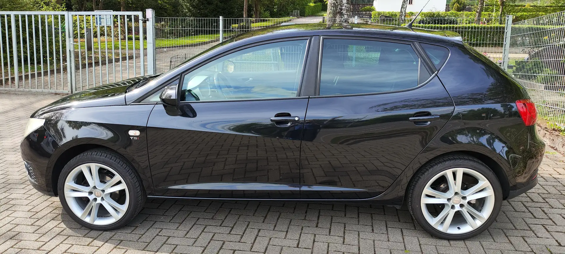 SEAT Ibiza Ibiza 5-Türer 1.2 TSI Sport Černá - 1