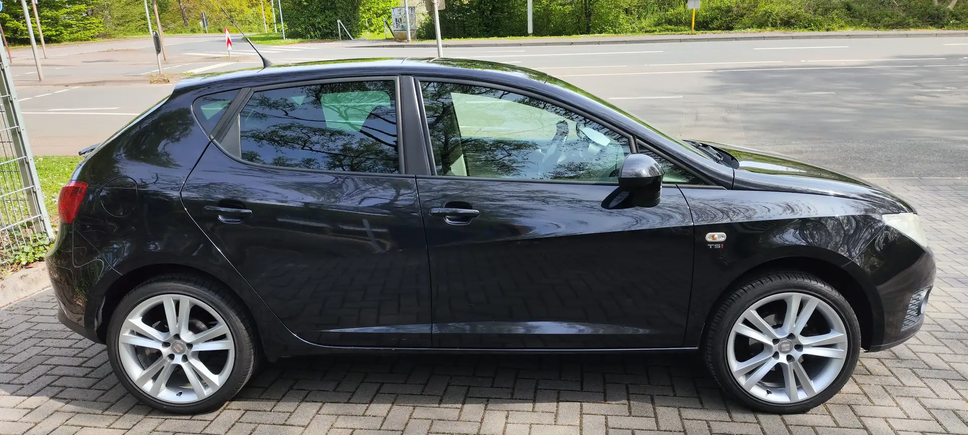 SEAT Ibiza Ibiza 5-Türer 1.2 TSI Sport Černá - 2