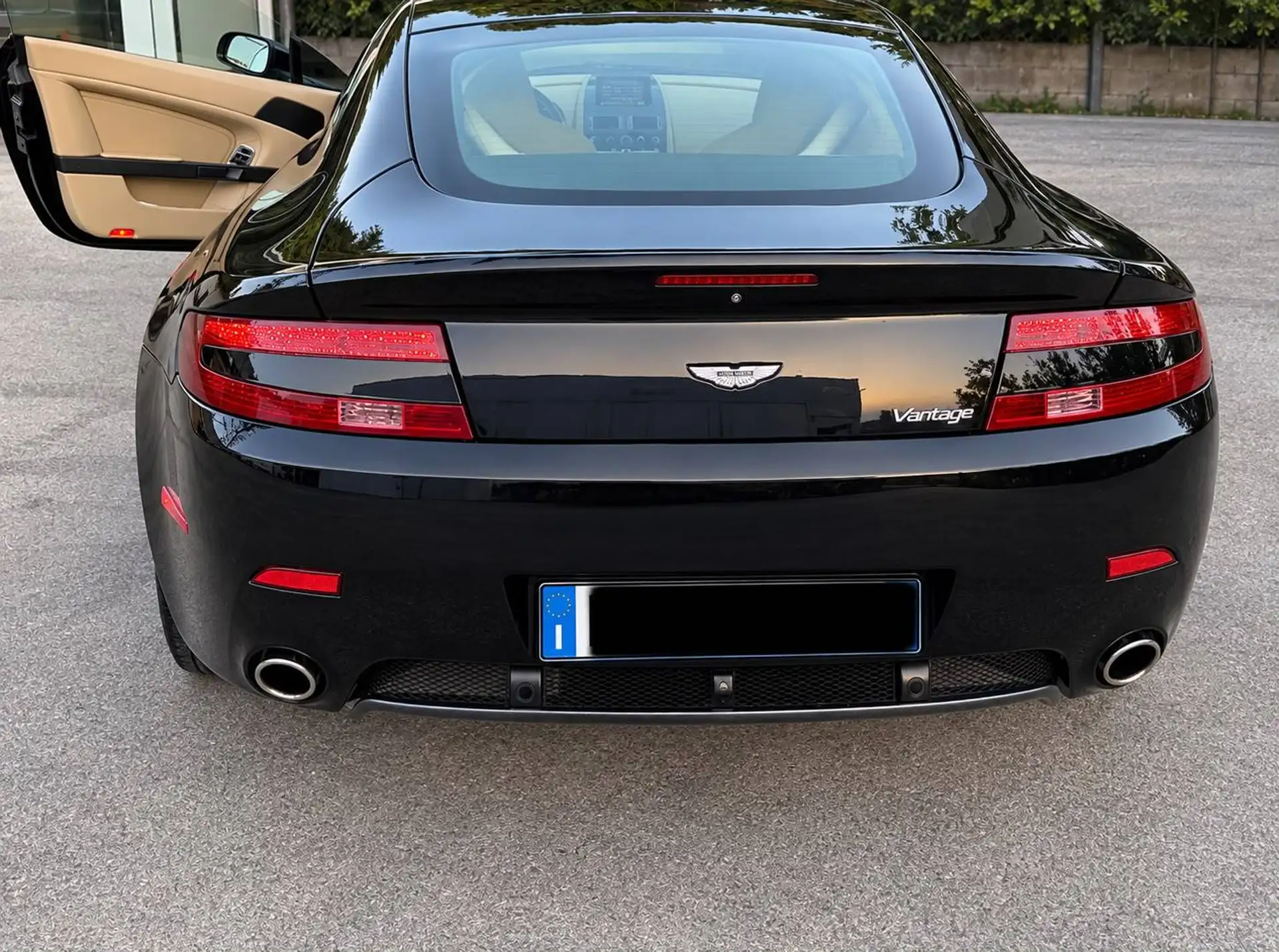 애스턴마틴 밴티지 2010 블랙 사진 2