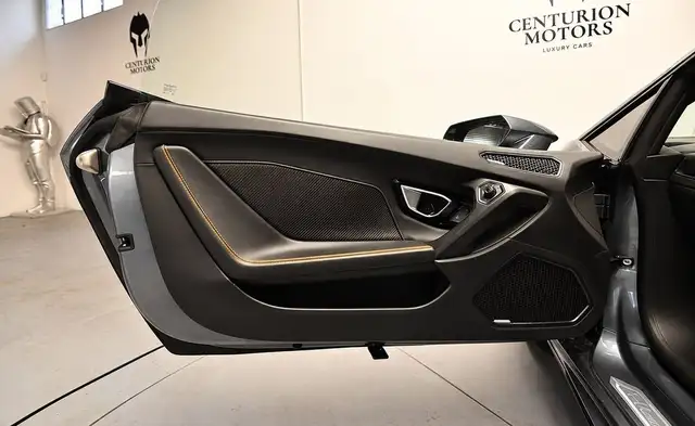 Lamborghini Huracan view 9
