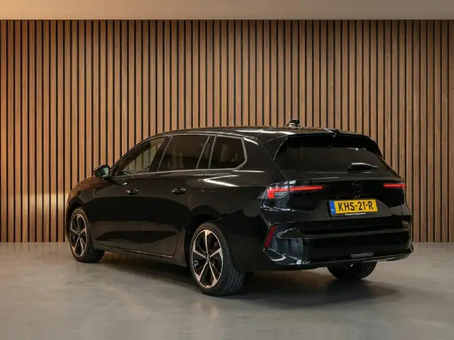 Opel Astra view 4
