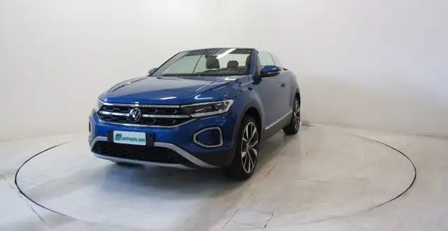 Volkswagen T-Roc view 3