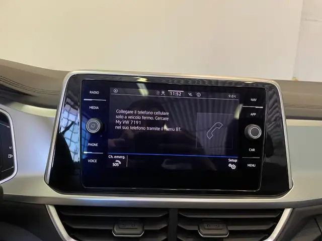 Volkswagen T-Roc view 10