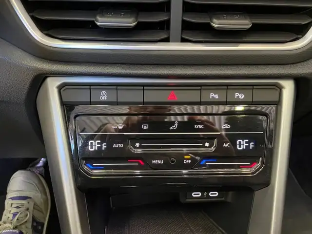 Volkswagen T-Roc view 13