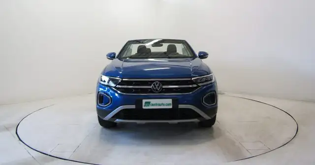 Volkswagen T-Roc view 2
