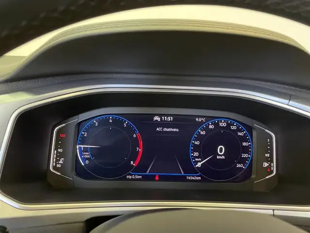 Volkswagen T-Roc view 5