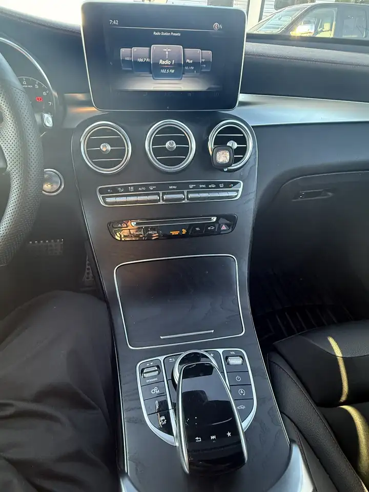 Mercedes-Benz GLC снимка Mercedes-Benz GLC