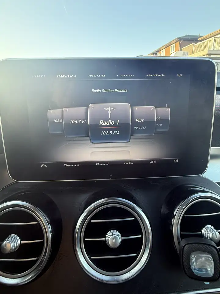 Mercedes-Benz GLC снимка Mercedes-Benz GLC