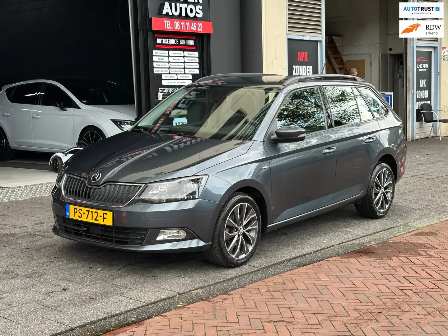 Skoda Fabia Combi 1.0 TSI Drive Navi Airco PDC Grau - 1
