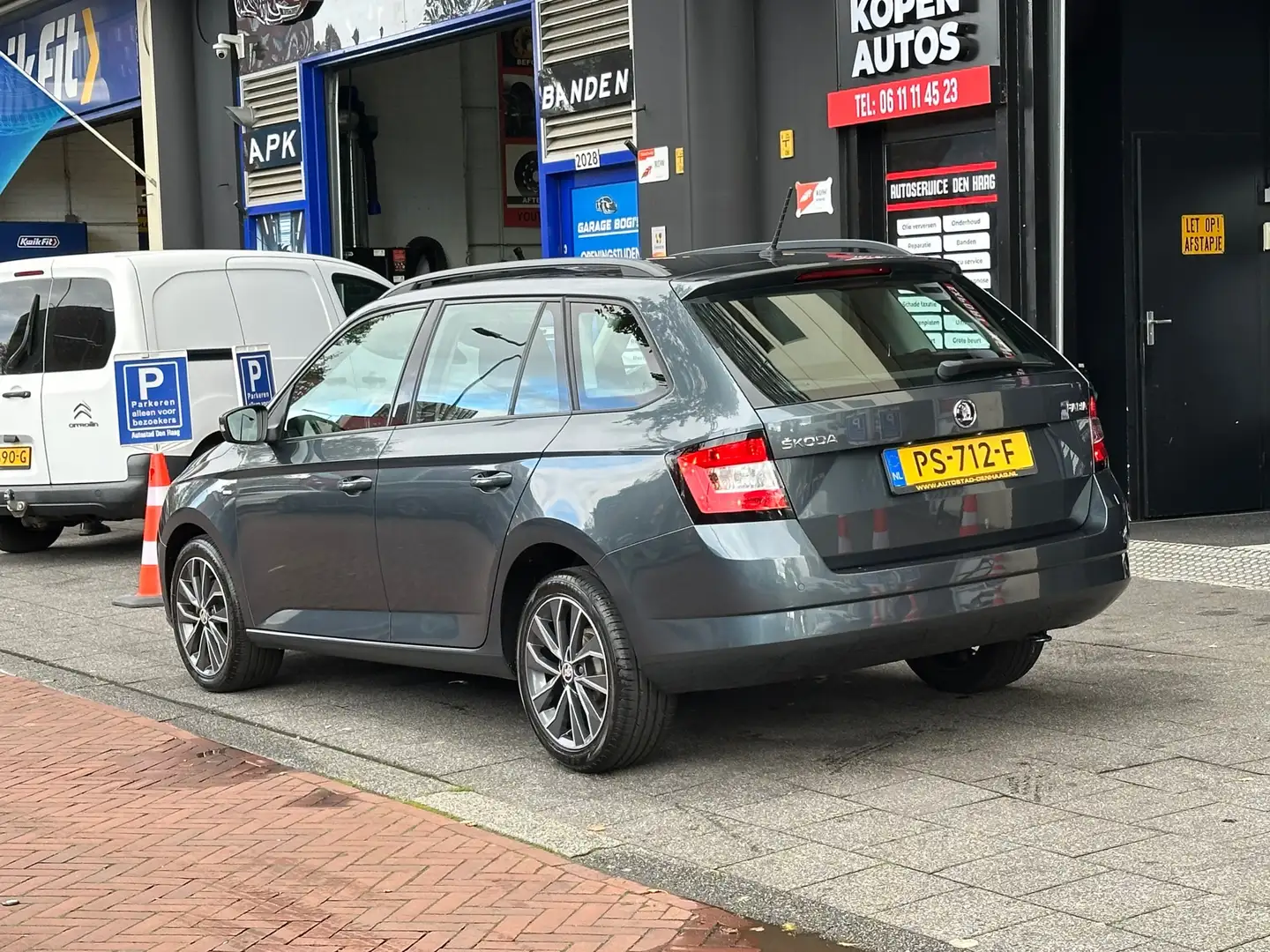 Skoda Fabia Combi 1.0 TSI Drive Navi Airco PDC Grau - 2