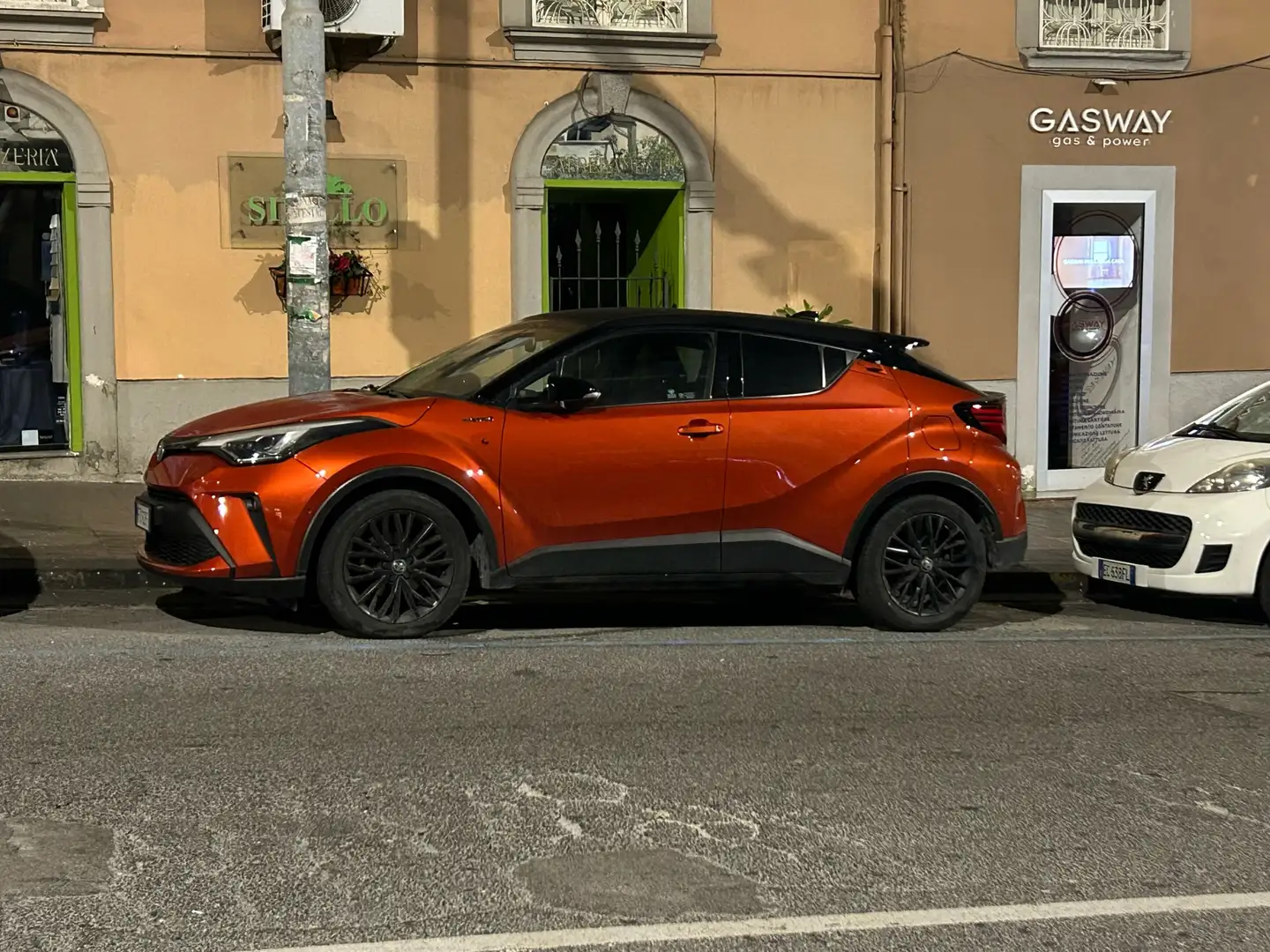 Toyota C-HR 2.0h Premiere e-cvt - 1