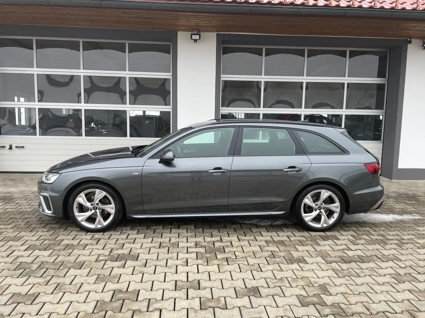 Audi A4 Avant 30 TDI S-tronic *S-line*AHV*SITZHZ*PDC*NAVI Grau - 2