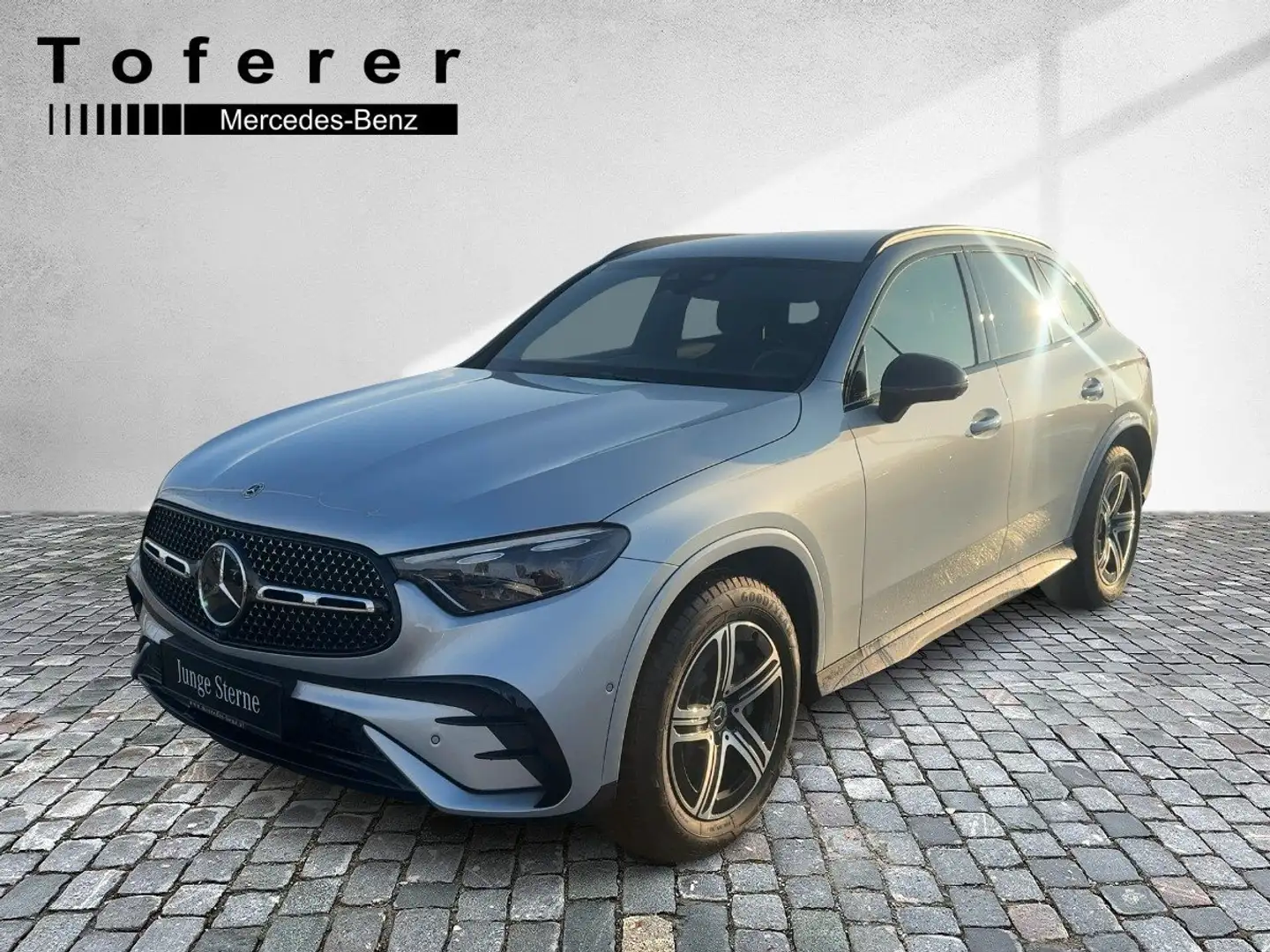 Mercedes-Benz GLC 220 d 4MATIC Distr KeyGo PTS Shz Navi MBUX Silber - 2