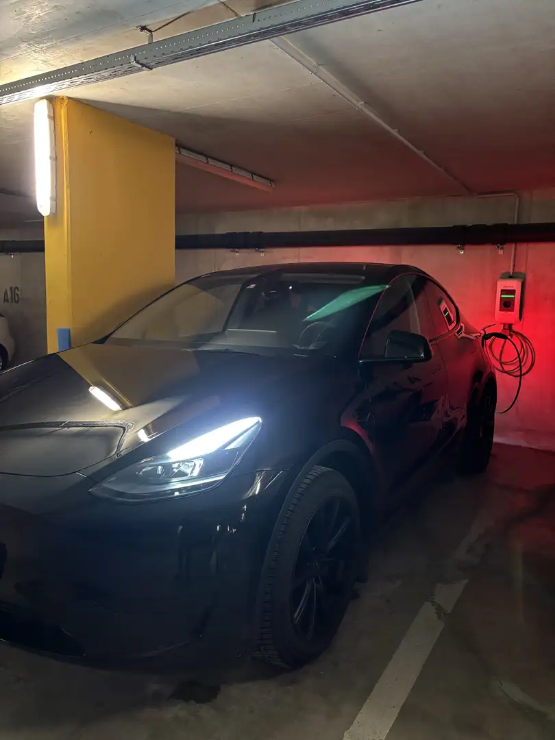 Tesla Model Y Model Y 62kWh Base Base Schwarz - 2