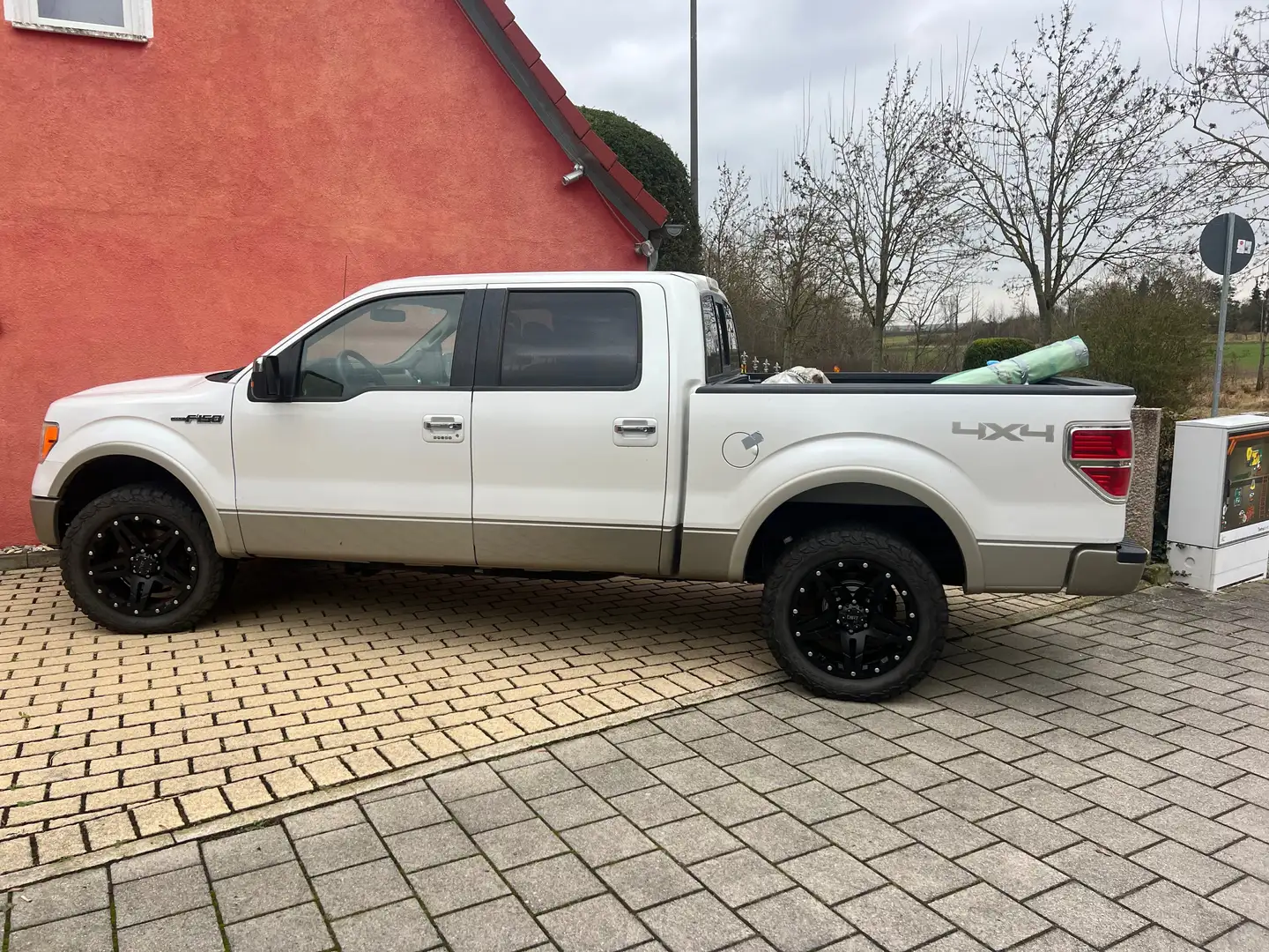 Ford F 150 White - 2