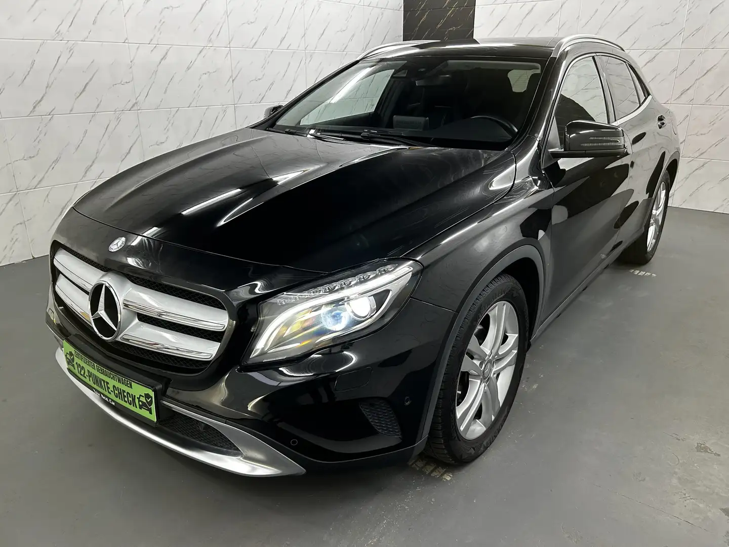Mercedes-Benz GLA 180 AHK+Bi-Xenon+Ambiente+Navi+Spur-Assist Noir - 1
