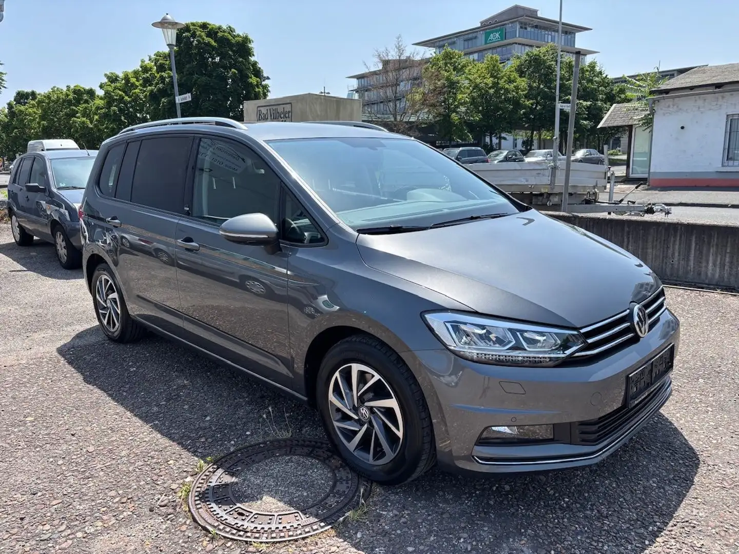 Volkswagen Touran 2.0 TDI Sound BMT~DSG~Navi~LED~7-Sitzer Grau - 2