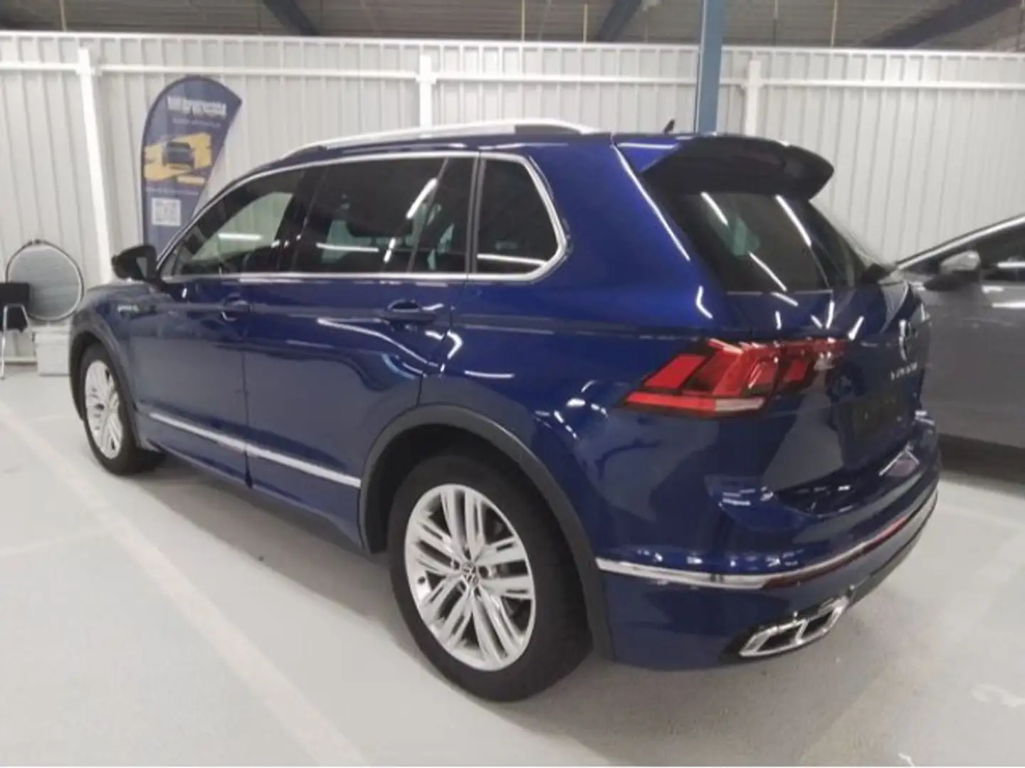 Volkswagen Tiguan R-Line 2.0 TDI DSG 4M MATRIX AHK HARMAN Blau - 2