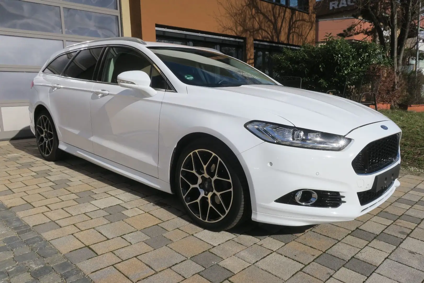 Ford Mondeo Turn Titanium AWD Pano ACC  Sitzbelüftung Blanc - 2