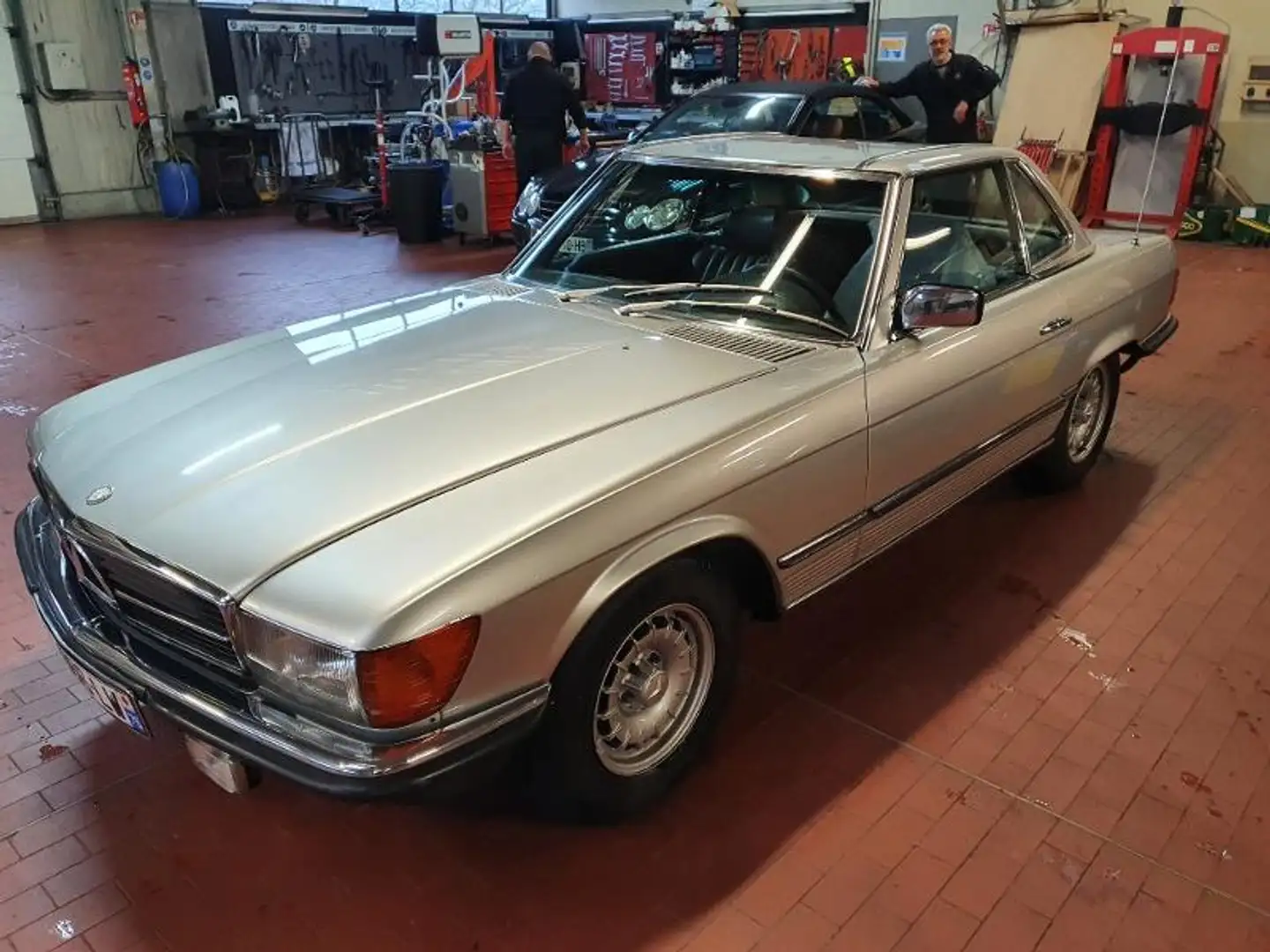Mercedes-Benz 280 SL Aut Plateado - 2