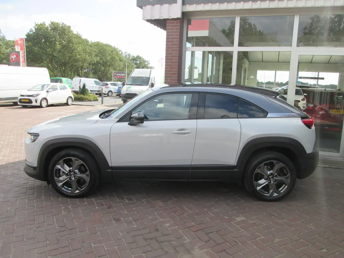 Mazda MX-30 E-SkyActiv 145 Luxury 36 kWh Wit - 2