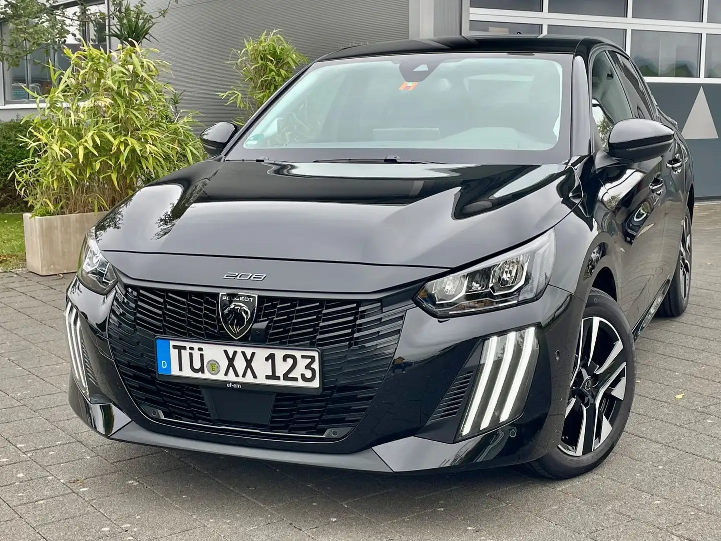 Peugeot 208 Hybrid 110 Allure, -28,5% zu Listenpreis,Top Schwarz - 1
