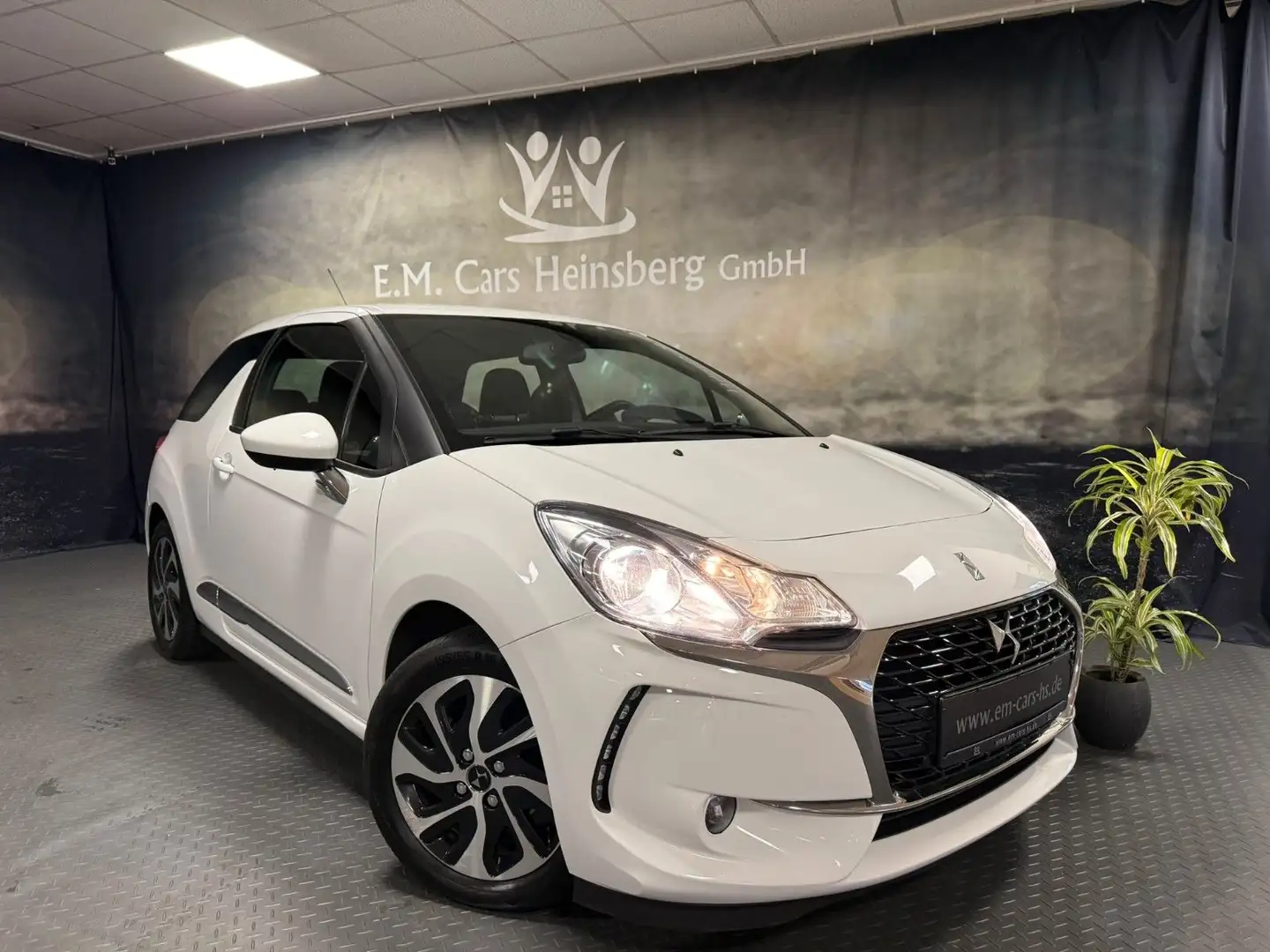 DS Automobiles DS 3 So Chic 1.6 BlueHDi DAB HiFi-System - 1