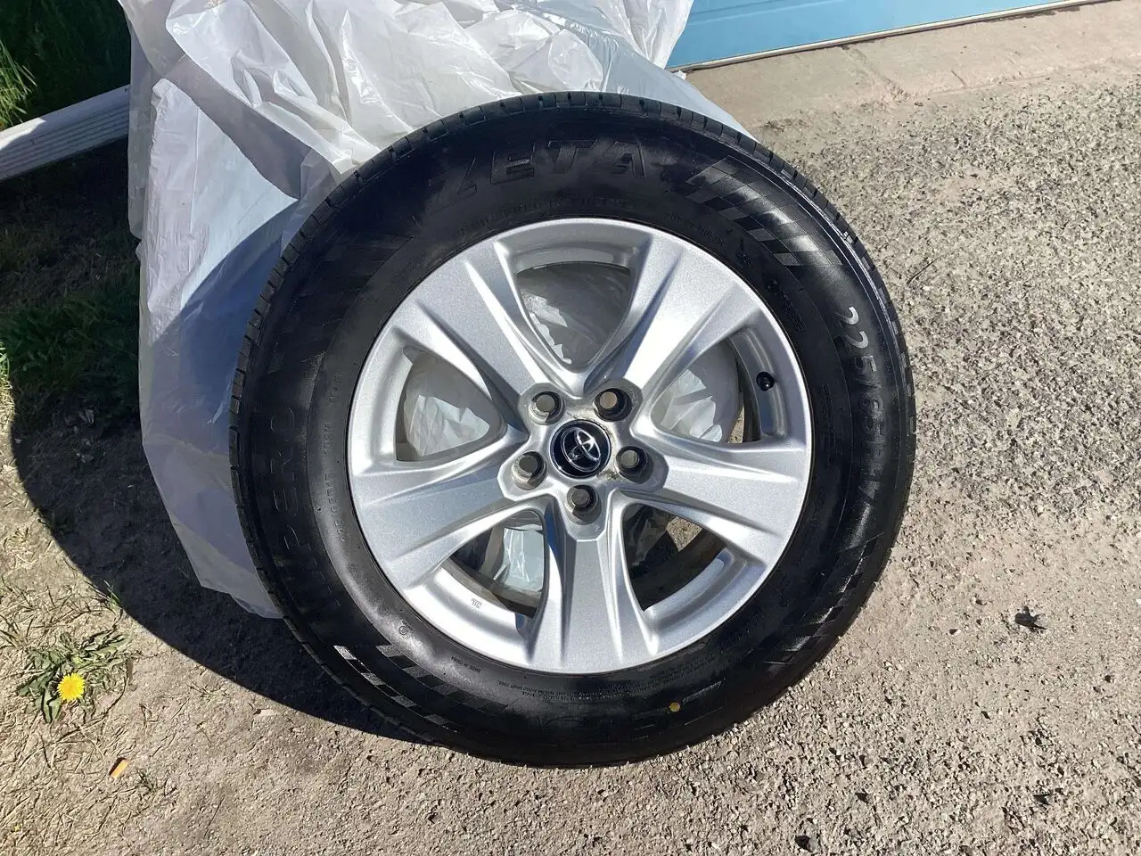Toyota RAV 4 снимка Toyota RAV 4