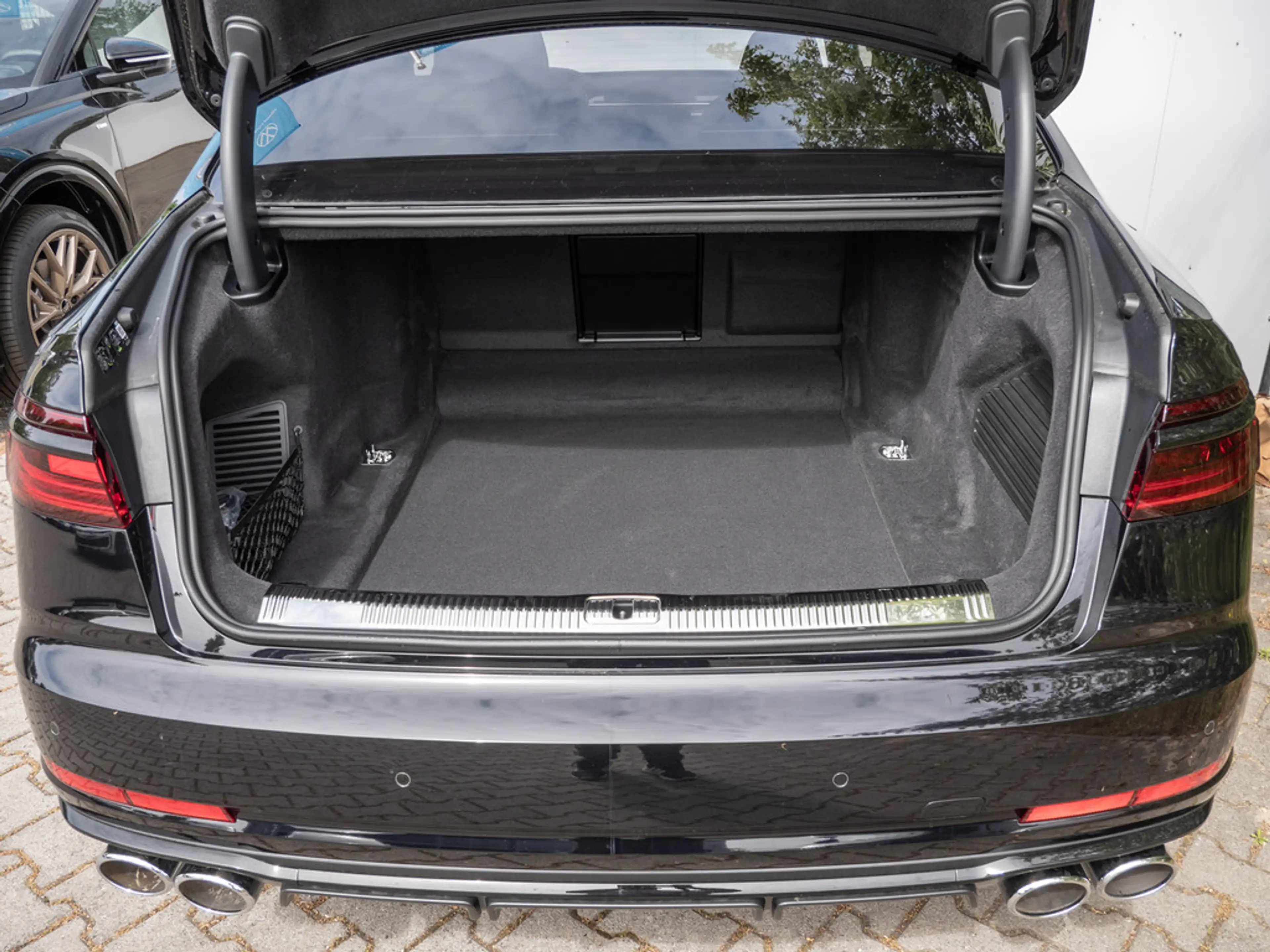 Audi S8 TFSI MATRIX PANO STANDHZ TV B&O — photo 28