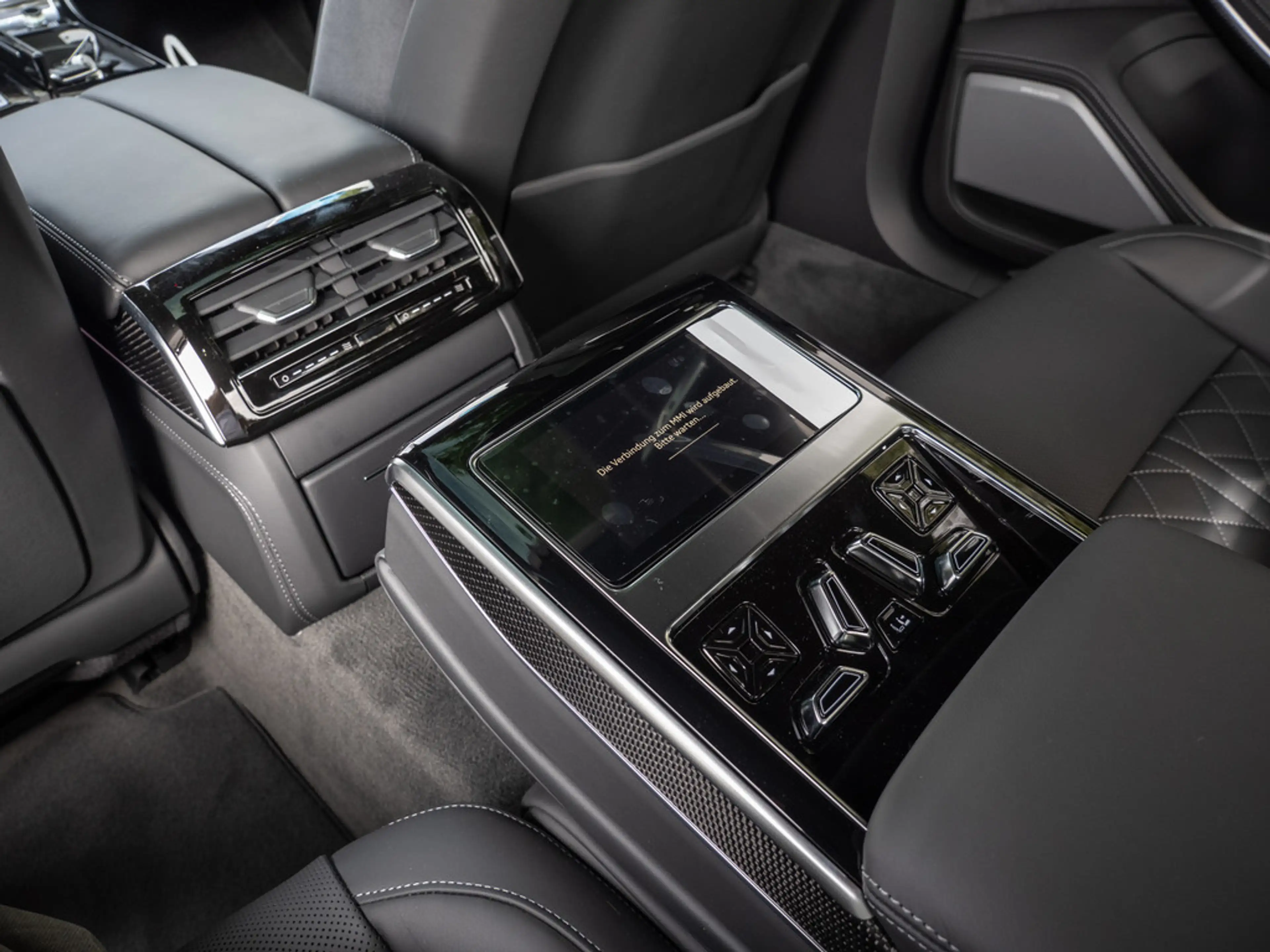 Audi S8 TFSI MATRIX PANO STANDHZ TV B&O — photo 10