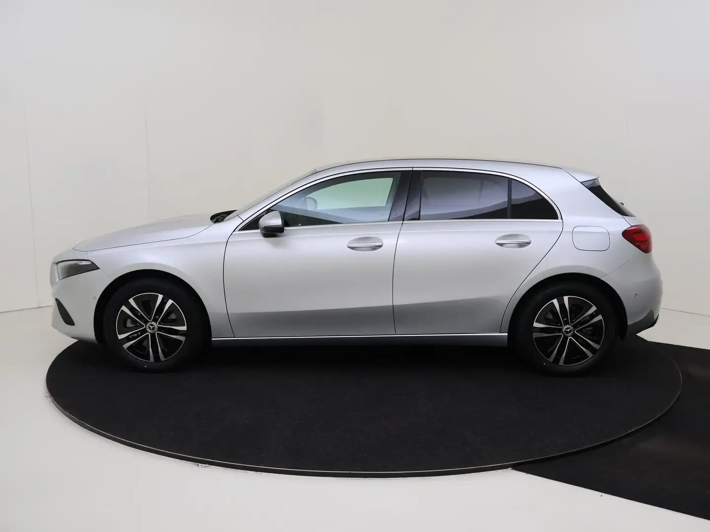 Mercedes-Benz A 250 e Luxury-Line / Stoelverwarming / Achteruitrijcame Grijs - 2