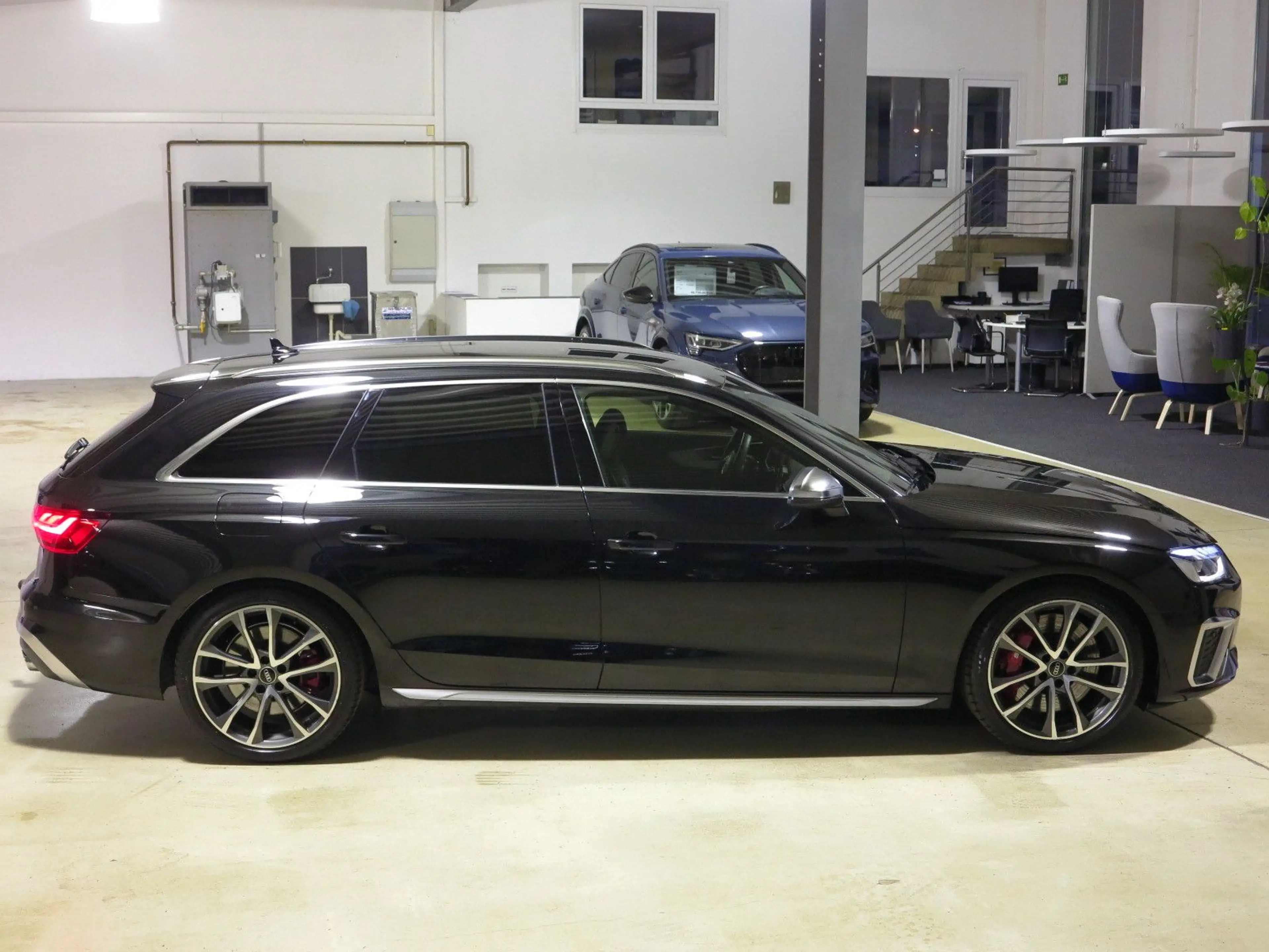 Audi S4 Avant TDI3.0V6 quattro AHK Navi DAB LM19 — photo 13