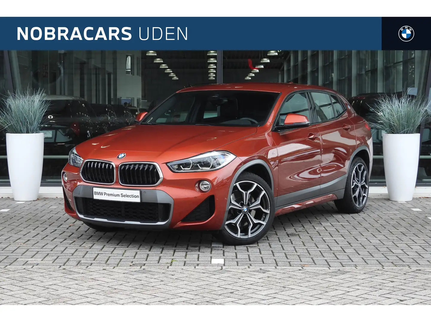 BMW X2 sDrive20i High Executive Automaat / Sportstoelen / Narancs - 1