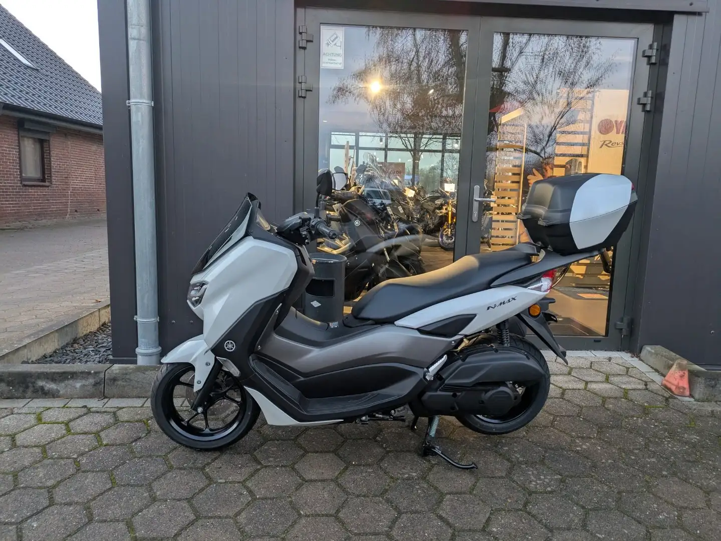 Yamaha NMAX 125 2023 ungefahrende Tageszul. Topcase White - 2