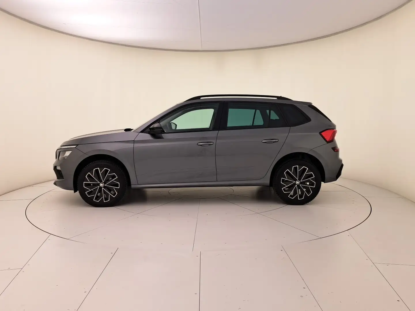 Skoda Kamiq 1.0 tsi black dots 115cv Grigio - 2