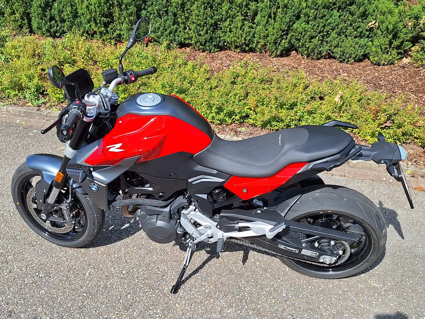 BMW F 900 R Rouge - 1