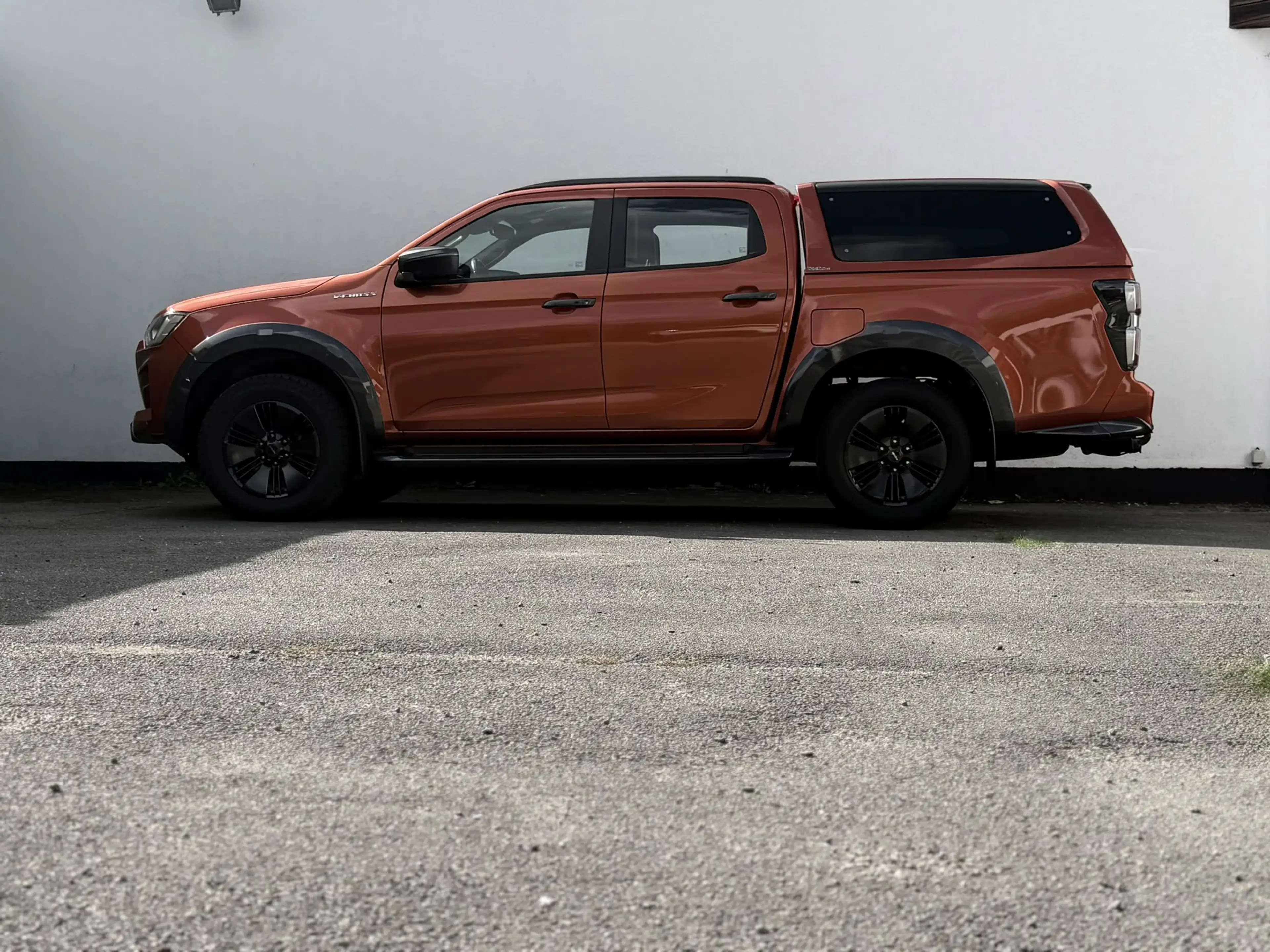 Isuzu D-Max 1.9 Turbo D 4WD V-Cross AdBlue — photo 4