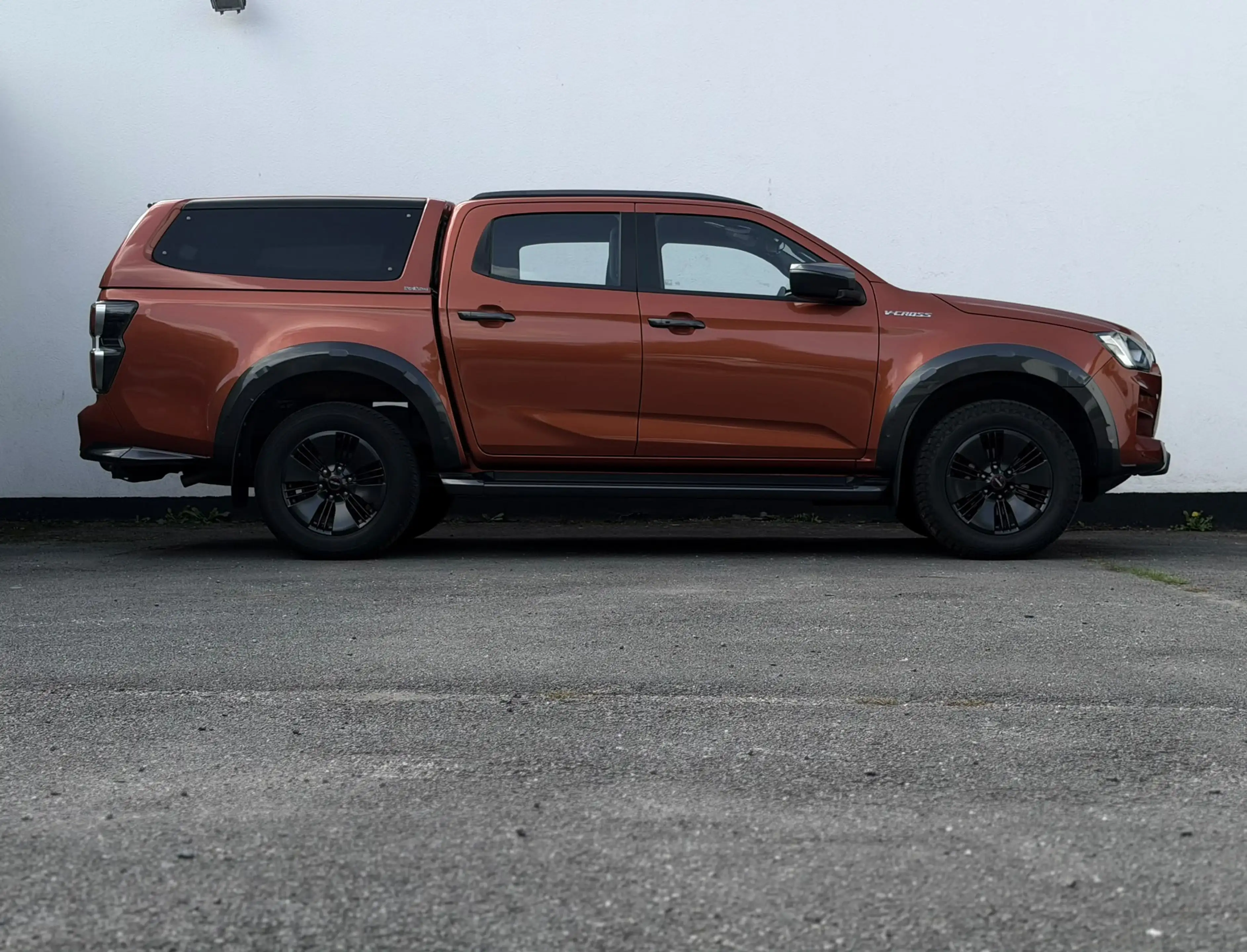 Isuzu D-Max 1.9 Turbo D 4WD V-Cross AdBlue — photo 3