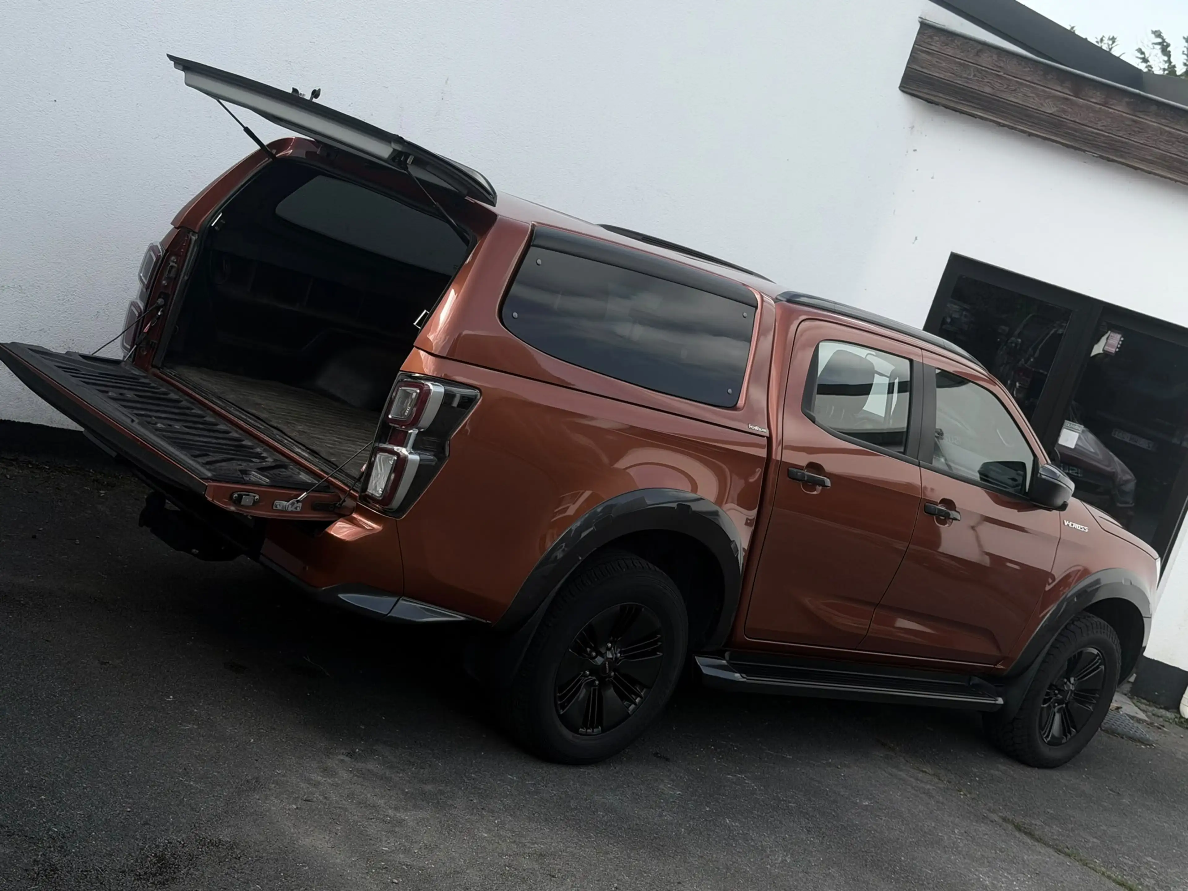 Isuzu D-Max 1.9 Turbo D 4WD V-Cross AdBlue — photo 7