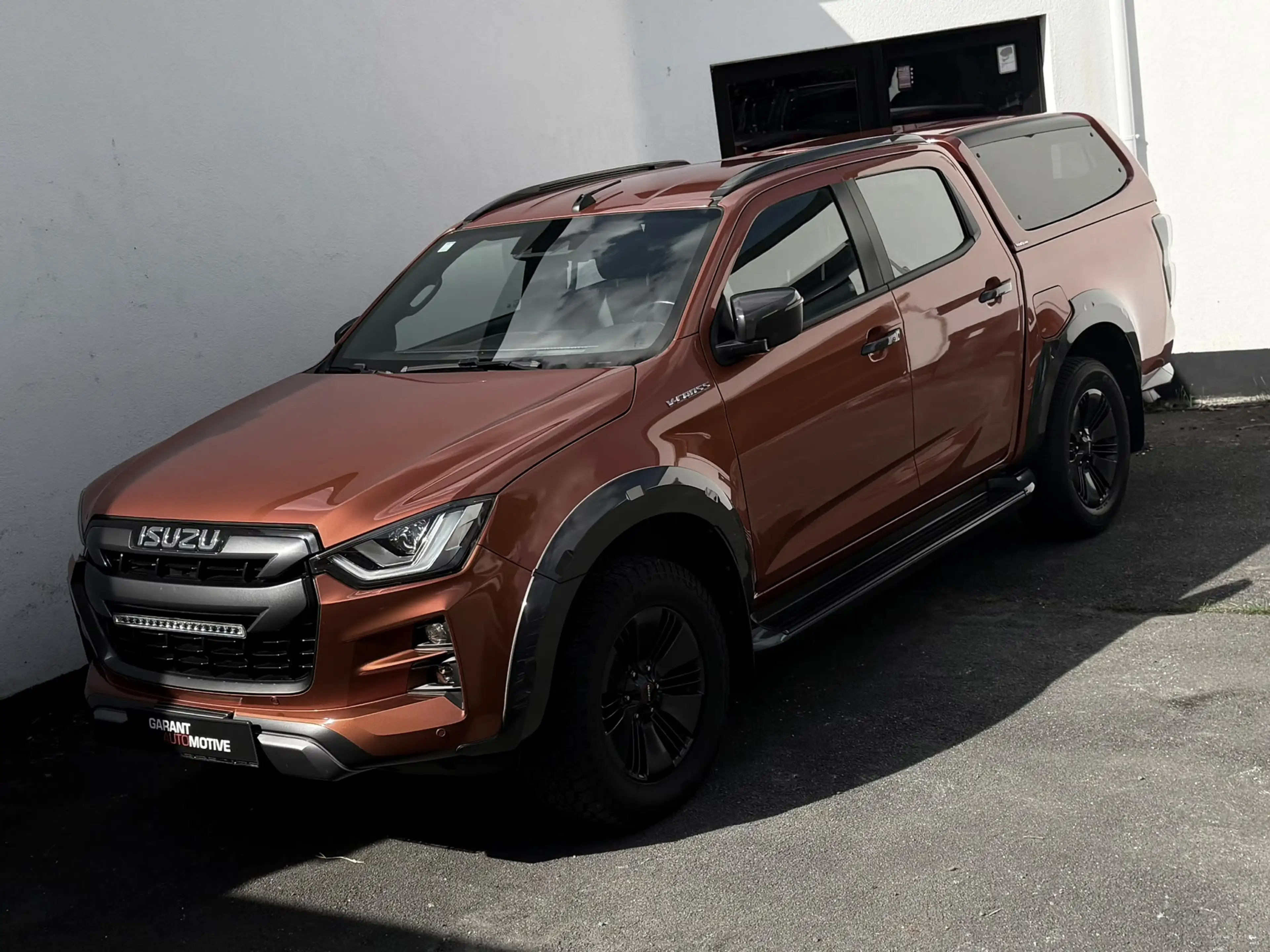 Isuzu D-Max 1.9 Turbo D 4WD V-Cross AdBlue — photo 2