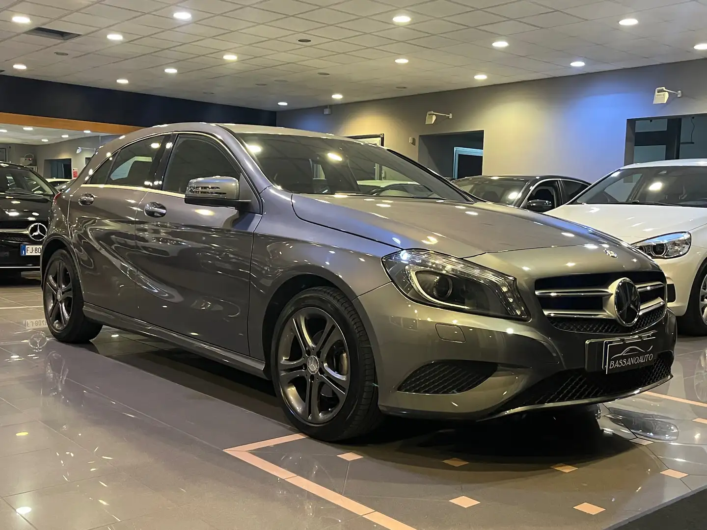 Mercedes-Benz A 180 A 180 CDI Automatic Sport Grijs - 2
