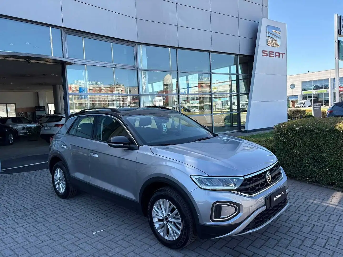 Volkswagen T-Roc 2.0 TDI SCR Life NEOPATENTATI Zilver - 1