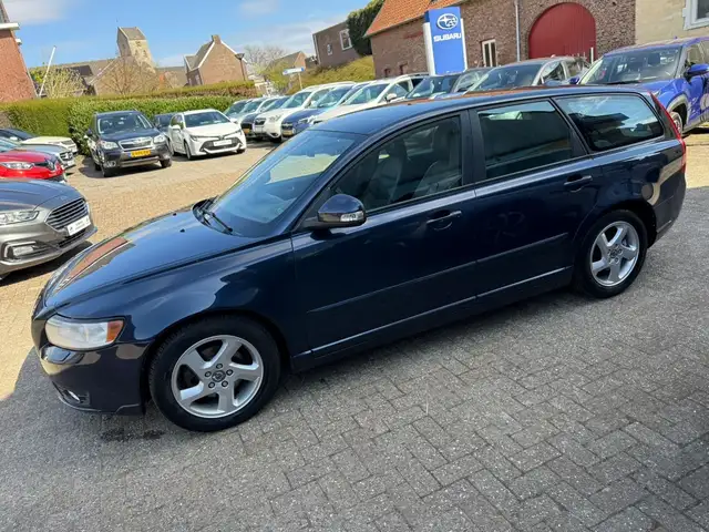 Volvo V50 view 3