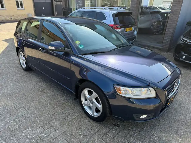Volvo V50 view 2