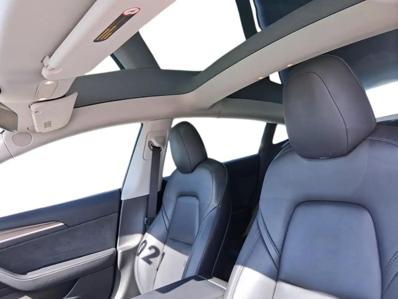 Tesla Model 3 снимка Tesla Model 3
